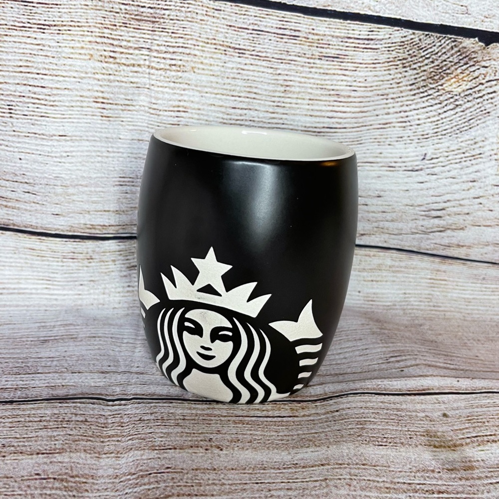 Starbuck black and white etched siren logo cup